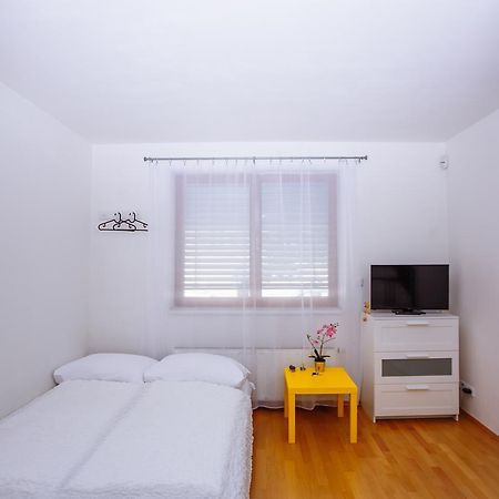 Beautiful Apartment In Central Residence Прага Екстер'єр фото