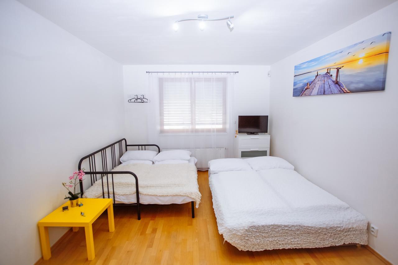 Beautiful Apartment In Central Residence Прага Екстер'єр фото