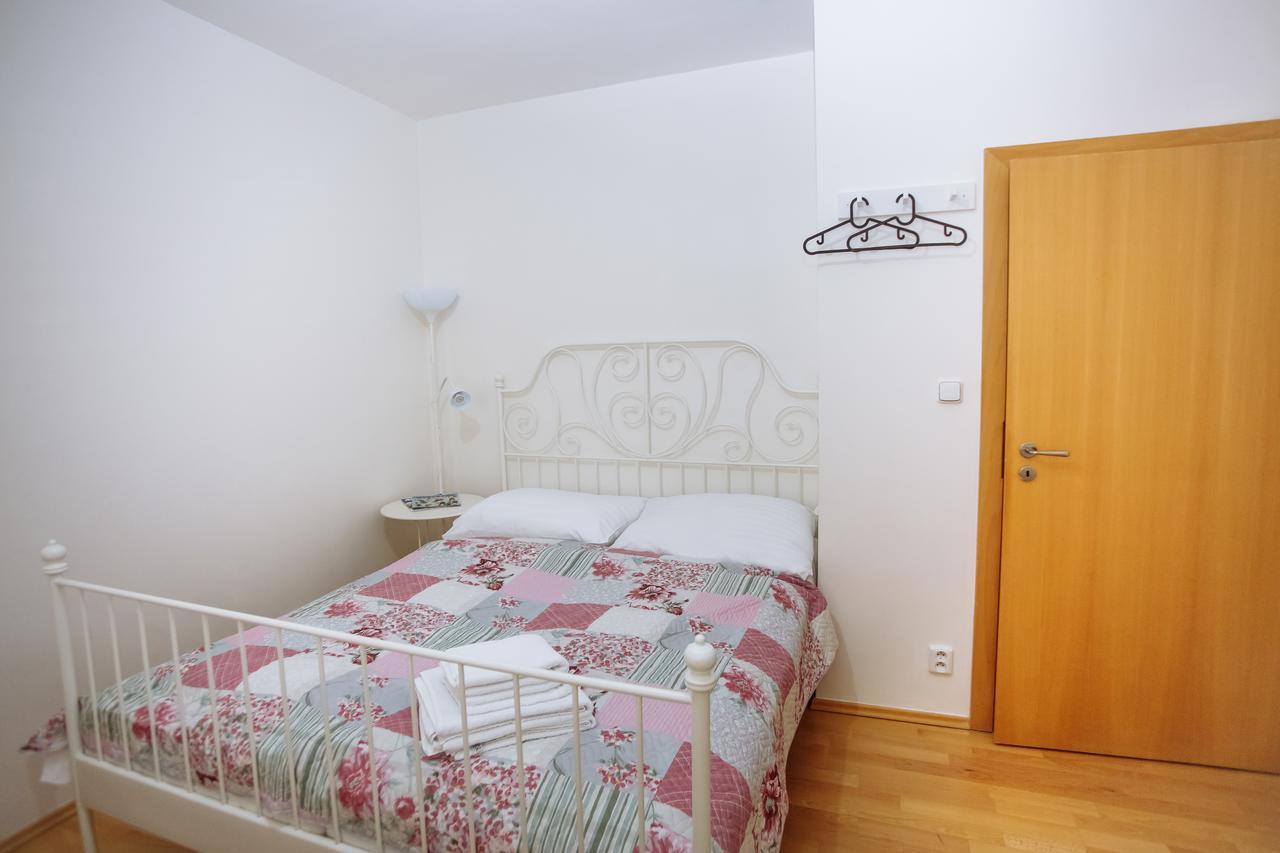 Beautiful Apartment In Central Residence Прага Екстер'єр фото