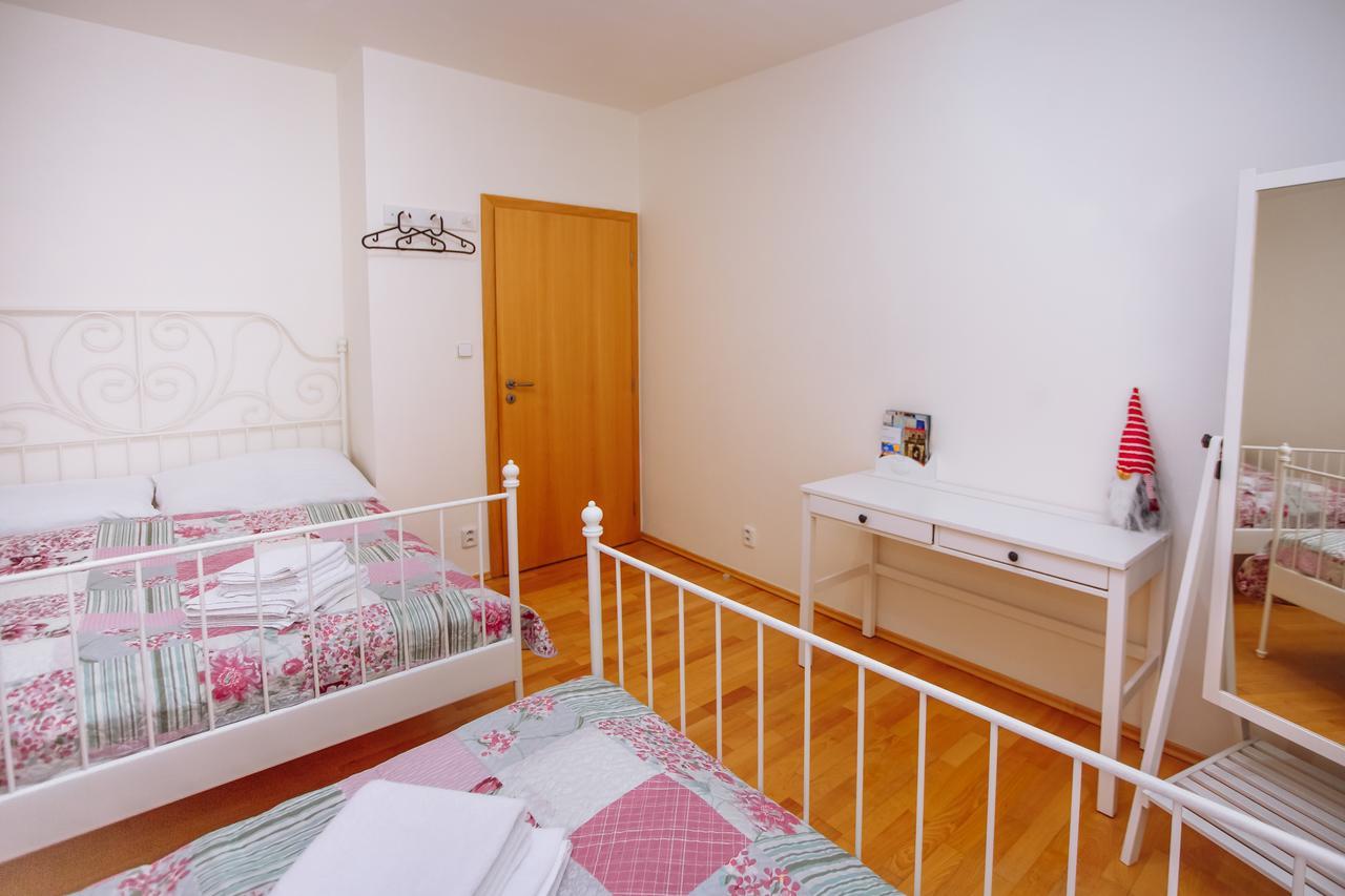 Beautiful Apartment In Central Residence Прага Екстер'єр фото