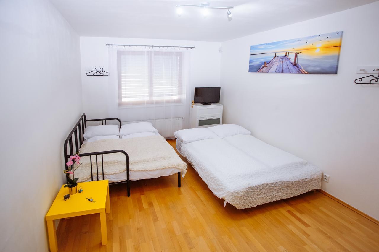 Beautiful Apartment In Central Residence Прага Екстер'єр фото