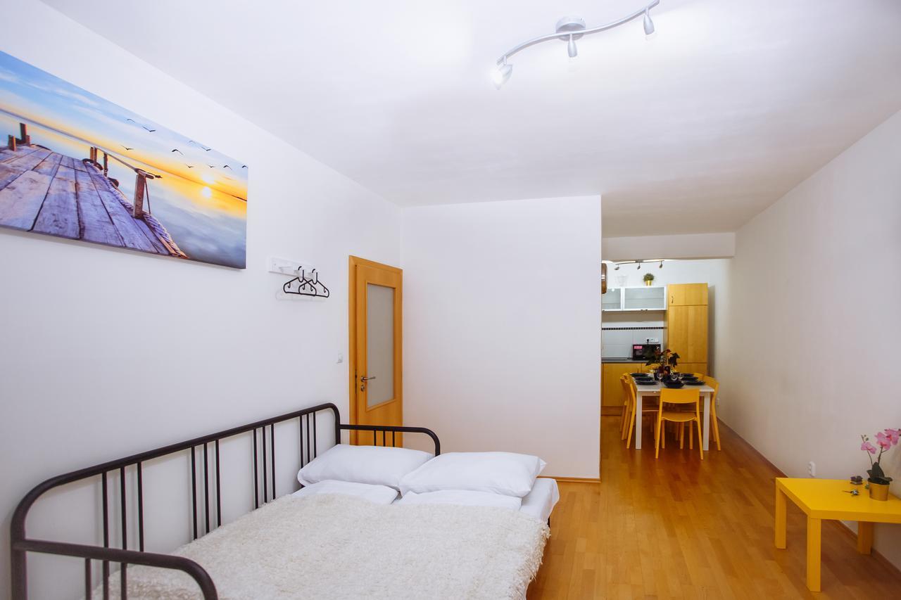 Beautiful Apartment In Central Residence Прага Екстер'єр фото
